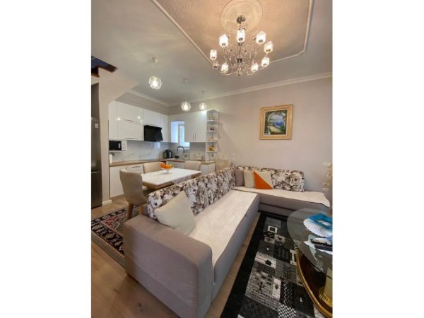 Tirane, jepet me qera apartament duplex 3+1+Aneks+Ballkon Kati 2, 100 m² 700 € (Kodra e diellit)