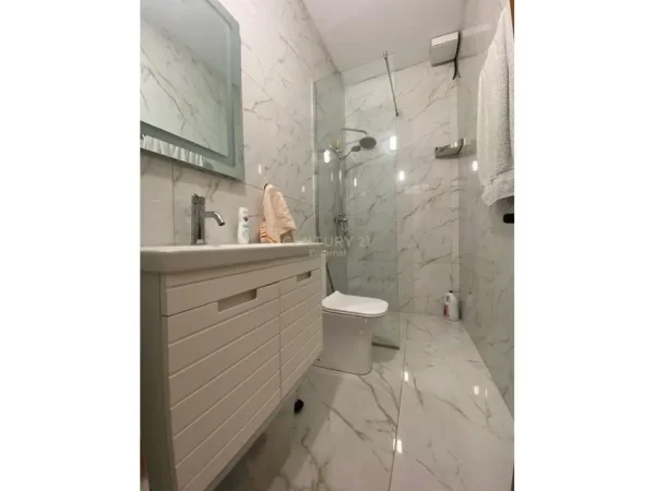 Tirane, jepet me qera apartament duplex 3+1+Aneks+Ballkon Kati 2, 100 m² 700 € (Kodra e diellit)