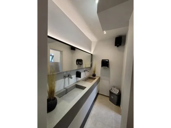 Tirane, shitet ambjent biznesi , 76 m² 350.001 € (Ali Dem)