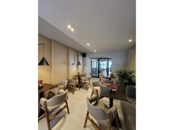 Tirane, shitet ambjent biznesi , 76 m² 350.001 € (Ali Dem)