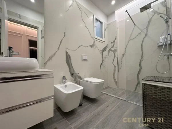 Tirane, jepet me qera apartament 3+1+Aneks+Ballkon Kati 8, 131 m² 1.450 € (Don Bosko)