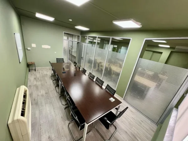 Tirane, jepet me qera zyre Kati 5, 300 m² 3.200 € (Bllok)