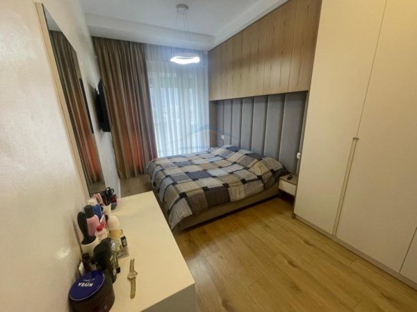 Tirane, jepet me qera apartament 1+1+Ballkon Kati 4, 66 m² 550 € (Komplekis Marga, Rruga Jordan Misja)
