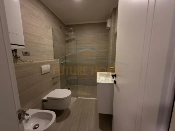 Tirane, jepet me qera apartament 2+1+Ballkon Kati 2, 90 m² 1.100 € (Rruga e Elbasanit)