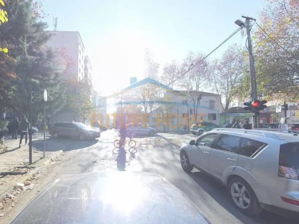 Tirane, jepet me qera ambjent biznesi Kati 0, 190 m² 700 € (Siri Kodra)