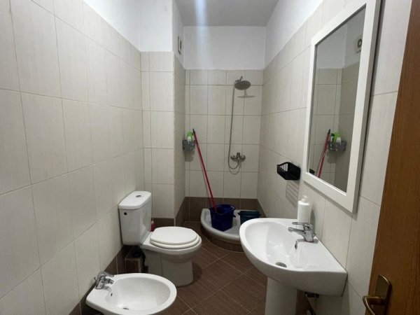 Tirane, jepet me qera apartament 1+1 Kati 9, 60 m² 300 € (Rruga Thoma Goxhaj Misto Mame)