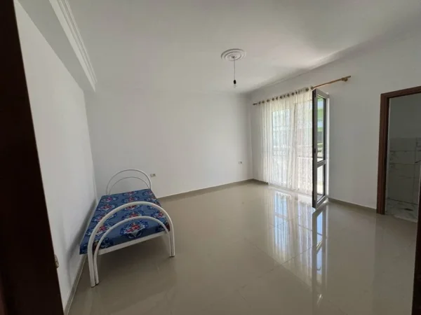 Tirane, jepet me qera apartament 2+1+Aneks+Ballkon Kati 1, 110 m² 400 € (Unaza e re)