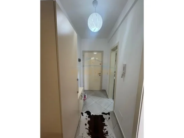 Tirane, jepet me qera apartament 1+1+Ballkon Kati 7, 70 m² 500 € (5 Maji)