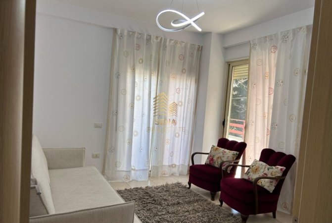 Tirane, jepet me qera apartament 2+1+Ballkon Kati 1, 104 m² 630 € (Rruga Kongresi i Manastirit)
