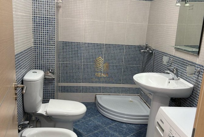 Tirane, jepet me qera apartament 2+1+Ballkon Kati 1, 104 m² 630 € (Rruga Kongresi i Manastirit)