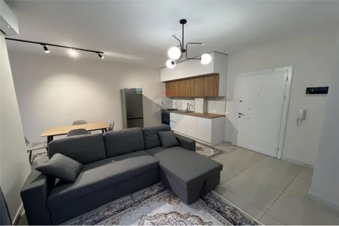 Tirane, jepet me qera apartament 1+1+Ballkon Kati 4, 75 m² 600 € (Selvia)
