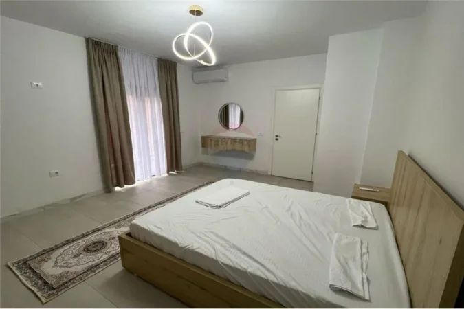 Tirane, jepet me qera apartament 1+1+Ballkon Kati 4, 75 m² 600 € (Selvia)