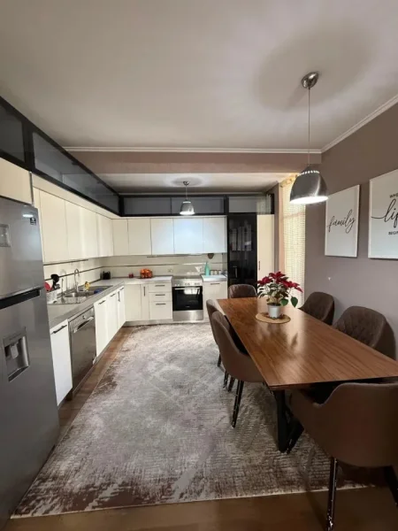 Tirane, shitet apartament 3+1+Ballkon , 150 m² 310.000 € (Komuna e Parisit)
