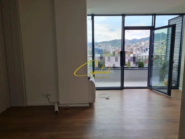 Tirane, jepet me qera zyre Kati 10, 140 m² 1.600 € (KOMPLEKSI LAKE VIEW)