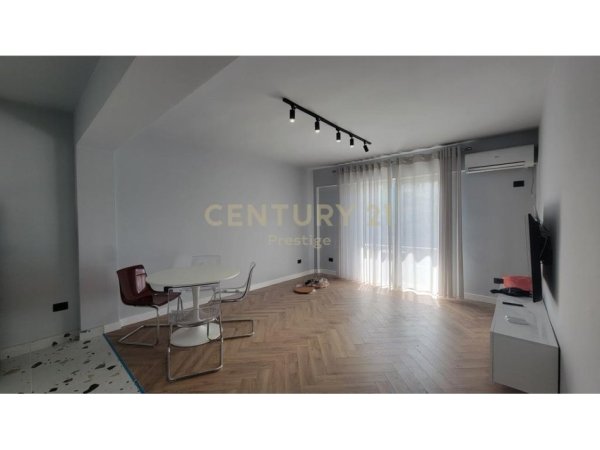 Tirane, jepet me qera apartament 1+1+Aneks+Ballkon Kati 4, 48 m² 650 € (9-KATSHET)