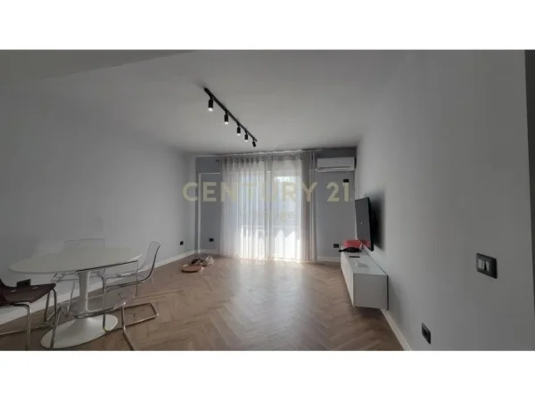 Tirane, jepet me qera apartament 1+1+Aneks+Ballkon Kati 4, 48 m² 650 € (9-KATSHET)