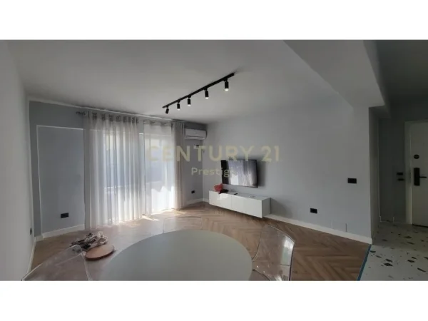 Tirane, jepet me qera apartament 1+1+Aneks+Ballkon Kati 4, 48 m² 650 € (9-KATSHET)