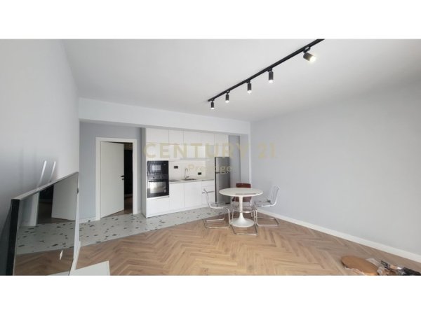 Tirane, jepet me qera apartament 1+1+Aneks+Ballkon Kati 4, 48 m² 650 € (9-KATSHET)