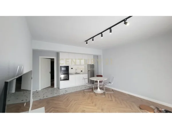 Tirane, jepet me qera apartament 1+1+Aneks+Ballkon Kati 4, 48 m² 650 € (9-KATSHET)
