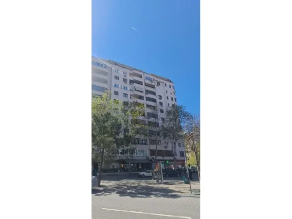 Tirane, jepet me qera ambjent biznesi , 350 m² 7.500 € (Stacioni i Trenit)