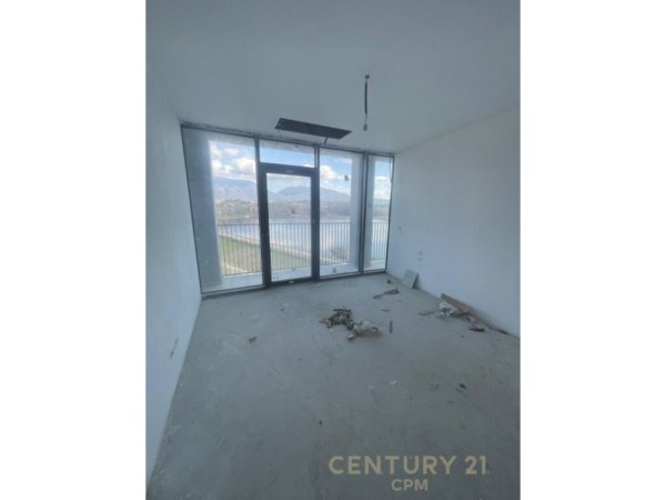 Tirane, jepet me qera apartament 2+1+Aneks+Ballkon Kati 3, 200 m² 3.000 € (Lake View)