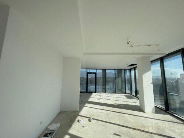 Tirane, jepet me qera apartament 2+1+Aneks+Ballkon Kati 3, 200 m² 3.000 € (Lake View)