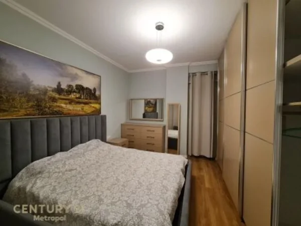 Tirane, jepet me qera apartament 1+1+Aneks+Ballkon Kati 2, 75 m² 700 € (Sunrise Resodence, TEG)