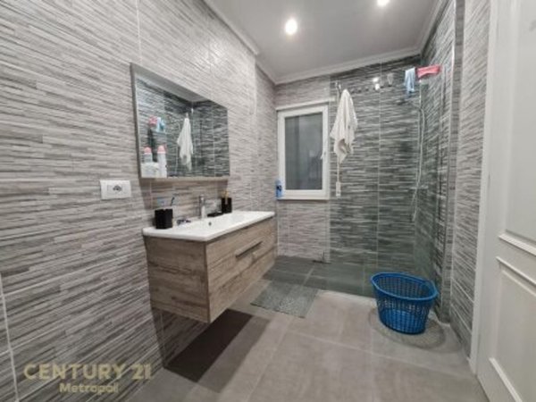 Tirane, jepet me qera apartament 1+1+Aneks+Ballkon Kati 2, 75 m² 700 € (Sunrise Resodence, TEG)