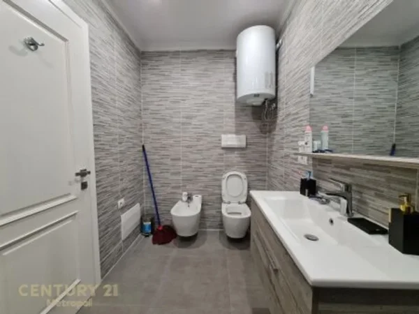 Tirane, jepet me qera apartament 1+1+Aneks+Ballkon Kati 2, 75 m² 700 € (Sunrise Resodence, TEG)