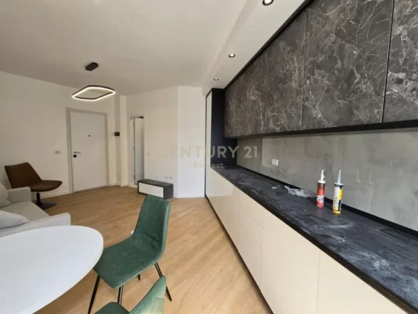 Tirane, shes garsonier , 48 m² 82.000 € (Komuna e Parisit)