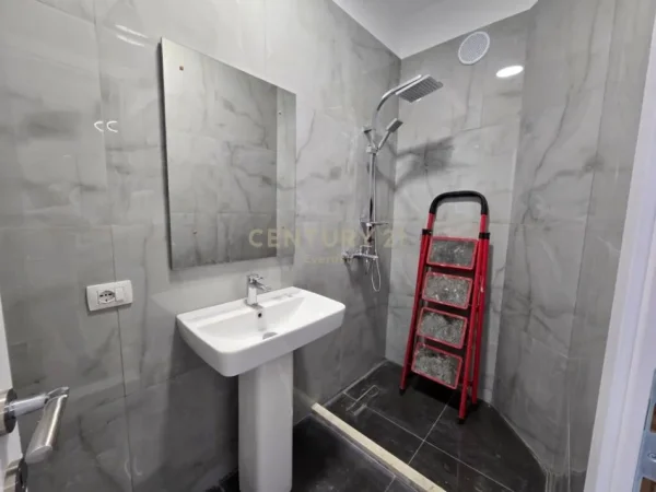 Tirane, shes garsonier , 48 m² 82.000 € (Komuna e Parisit)