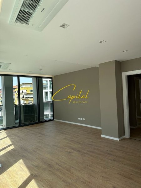 Tirane, jepet me qera zyre Kati 3, 125 m² 1.300 € (KOMPLEKSI LAKE VIEW)
