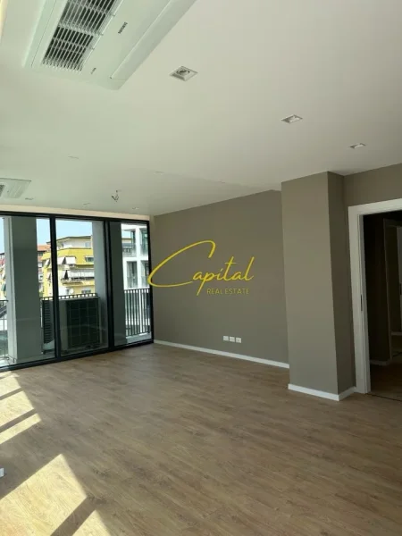 Tirane, jepet me qera zyre Kati 3, 125 m² 1.300 € (KOMPLEKSI LAKE VIEW)