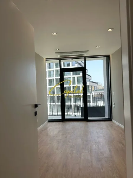 Tirane, jepet me qera zyre Kati 3, 125 m² 1.300 € (KOMPLEKSI LAKE VIEW)