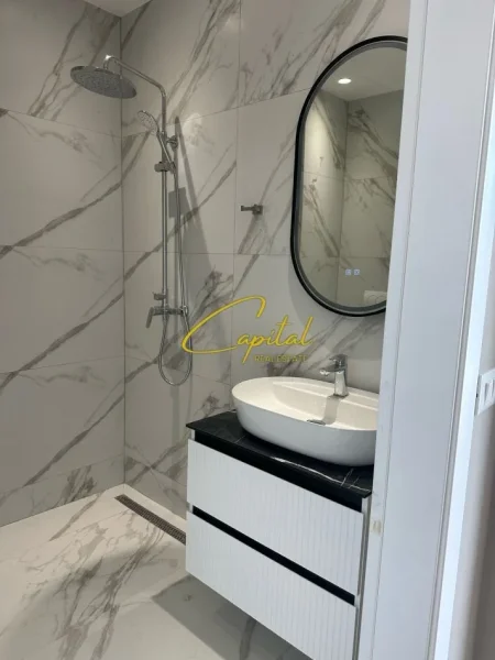 Tirane, jepet me qera zyre Kati 3, 125 m² 1.300 € (KOMPLEKSI LAKE VIEW)