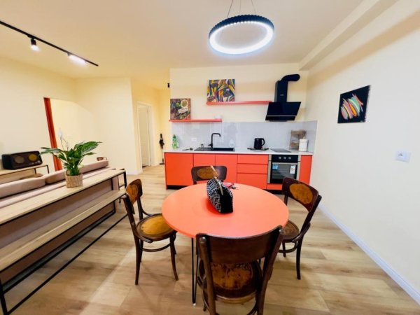 Tirane, jepet me qera apartament 2+1+Aneks+Ballkon Kati 2, 100 m² 800 € (Pazari i Ri)
