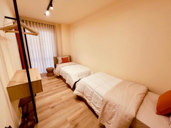 Tirane, jepet me qera apartament 2+1+Aneks+Ballkon Kati 2, 100 m² 800 € (Pazari i Ri)