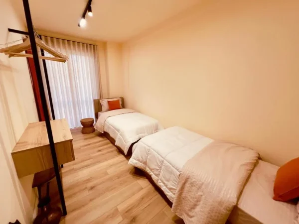 Tirane, jepet me qera apartament 2+1+Aneks+Ballkon Kati 2, 100 m² 800 € (Pazari i Ri)