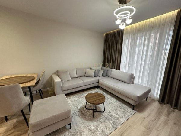 Tirane, jap me qera apartament 2+1+Aneks+Ballkon Kati 1, 92 m² 700 € (Fusha e Aviacionit)