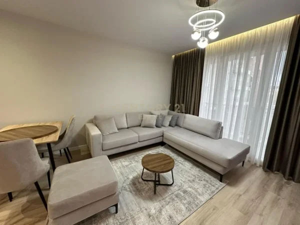 Tirane, jap me qera apartament 2+1+Aneks+Ballkon Kati 1, 92 m² 700 € (Fusha e Aviacionit)
