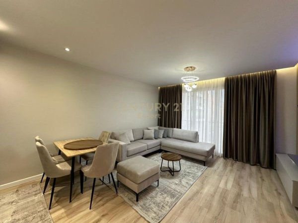 Tirane, jap me qera apartament 2+1+Aneks+Ballkon Kati 1, 92 m² 700 € (Fusha e Aviacionit)