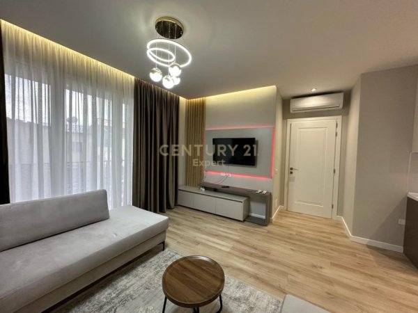 Tirane, jap me qera apartament 2+1+Aneks+Ballkon Kati 1, 92 m² 700 € (Fusha e Aviacionit)