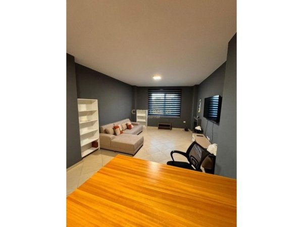 Tirane, jepet me qera zyre Kati 3, 98 m² 850 € (Toptani)