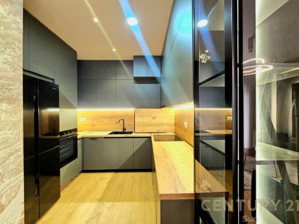 Tirane, jepet me qera apartament 2+1+Aneks+Ballkon Kati 11, 106 m² 850 € (Hipoteka)