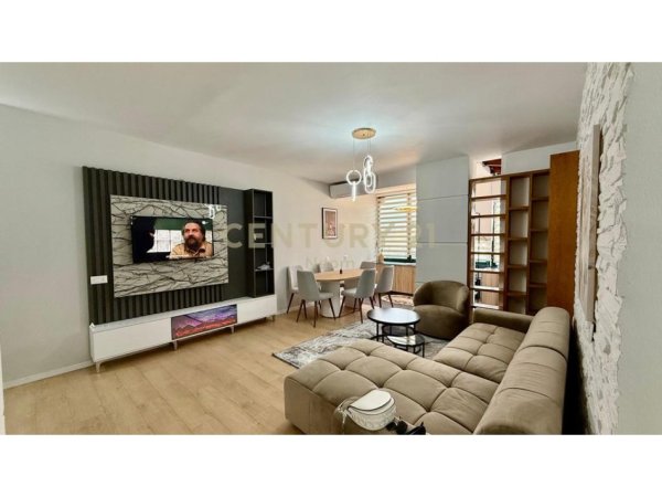 Tirane, jepet me qera apartament 2+1+Aneks+Ballkon Kati 6, 100 m² 1.000 € (Rruga e Elbasanit)