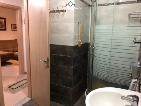 Tirane, jepet me qera apartament 1+1+Ballkon Kati 3, 67 m² 500 € (Don Bosko, prane Kishes Katolike)