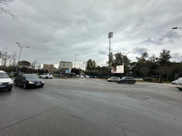 Tirane, jepet me qera ambjent biznesi Kati 0, 140 m² 4.500 € (Stadiumi Dinamo)