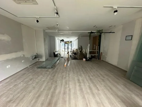 Tirane, jepet me qera ambjent biznesi Kati 0, 140 m² 4.500 € (Stadiumi Dinamo)