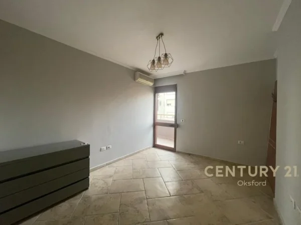 Tirane, jepet me qera apartament 1+1+Aneks+Ballkon Kati 5, 86 m² 1.000 € (Rruga e Elbasanit)