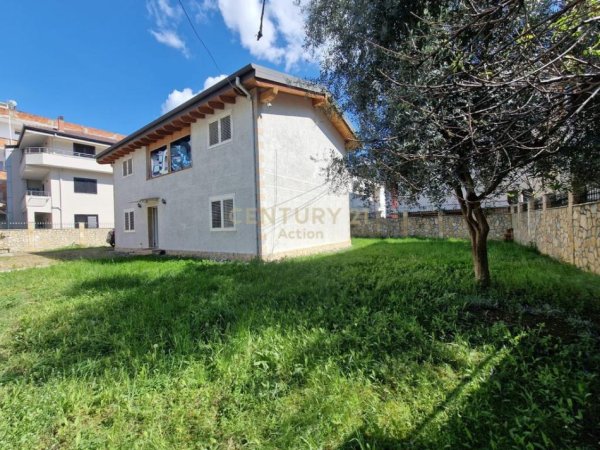 Tirane, jepet me qera Vile 2 Katshe Kati 2, 500 m² 1.500 € (Don Bosko)